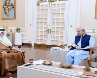 وزیرِ اعظم شہباز شریف سے سعودی سفیر نواف بن سعید کی الوداعی ملاقات