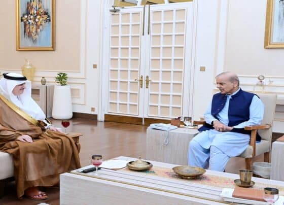 وزیرِ اعظم شہباز شریف سے سعودی سفیر نواف بن سعید کی الوداعی ملاقات
