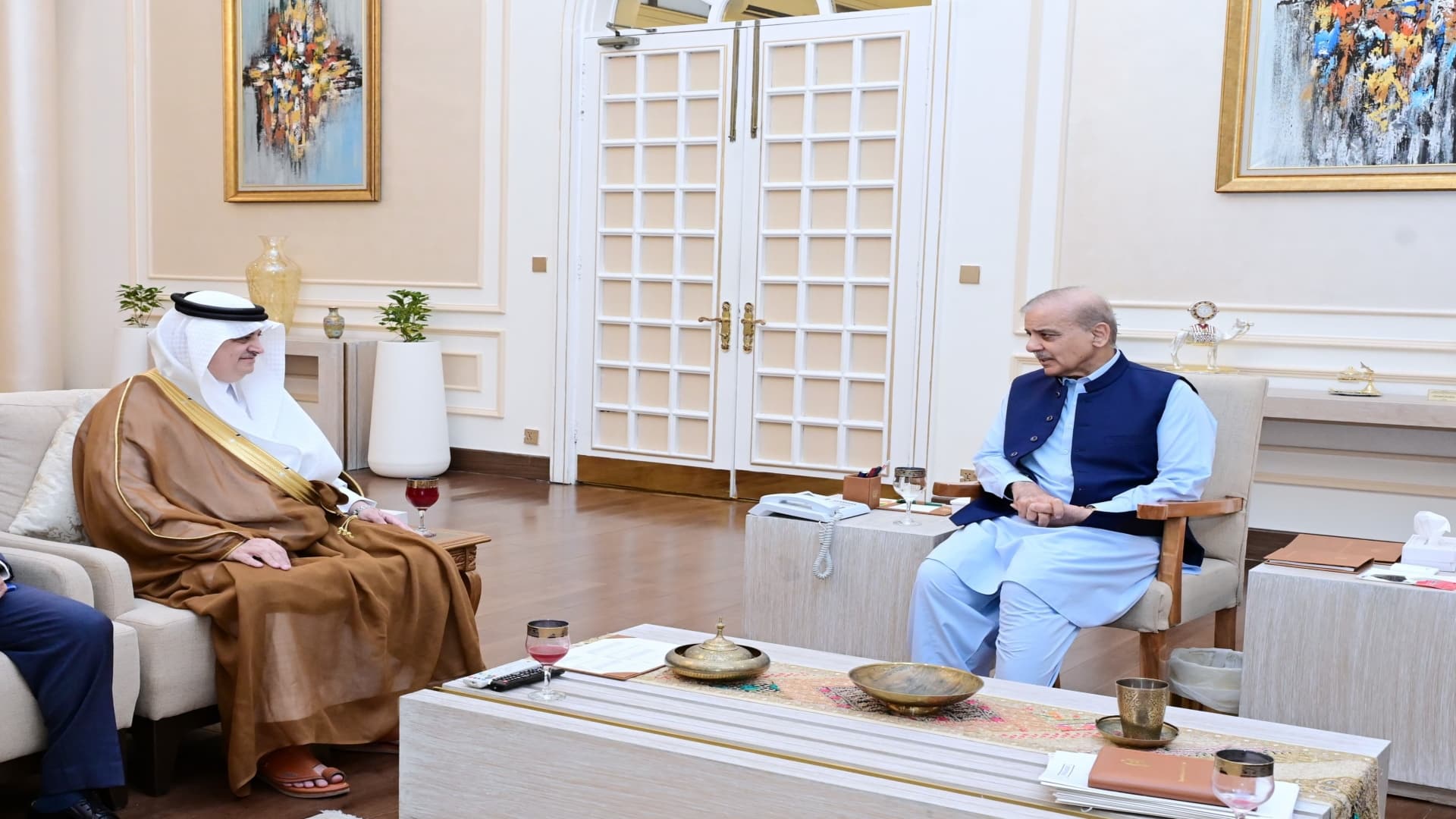 وزیرِ اعظم شہباز شریف سے سعودی سفیر نواف بن سعید کی الوداعی ملاقات