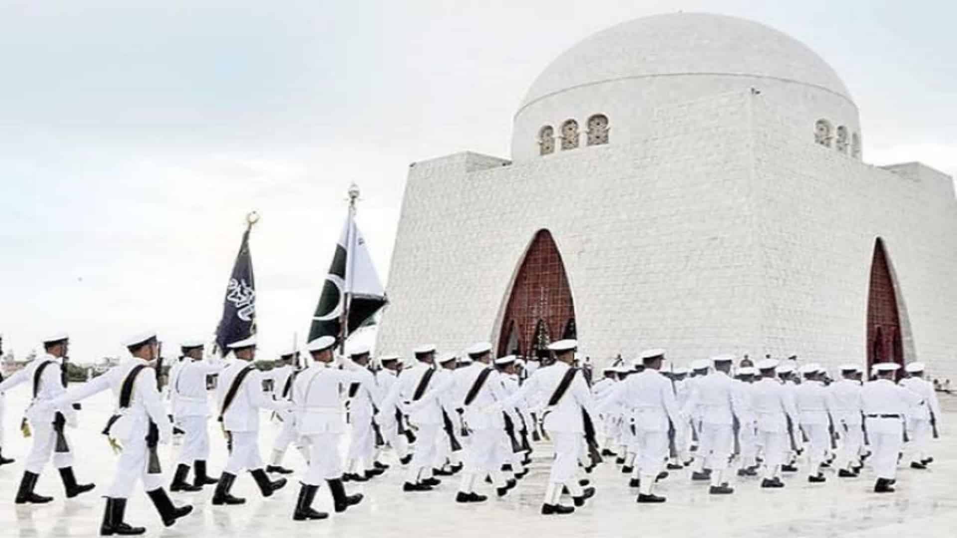 79 واں یوم آزادی، کراچی میں مزار قائد پر گارڈز کی تبدیلی کی پروقار تقریب کا انعقاد