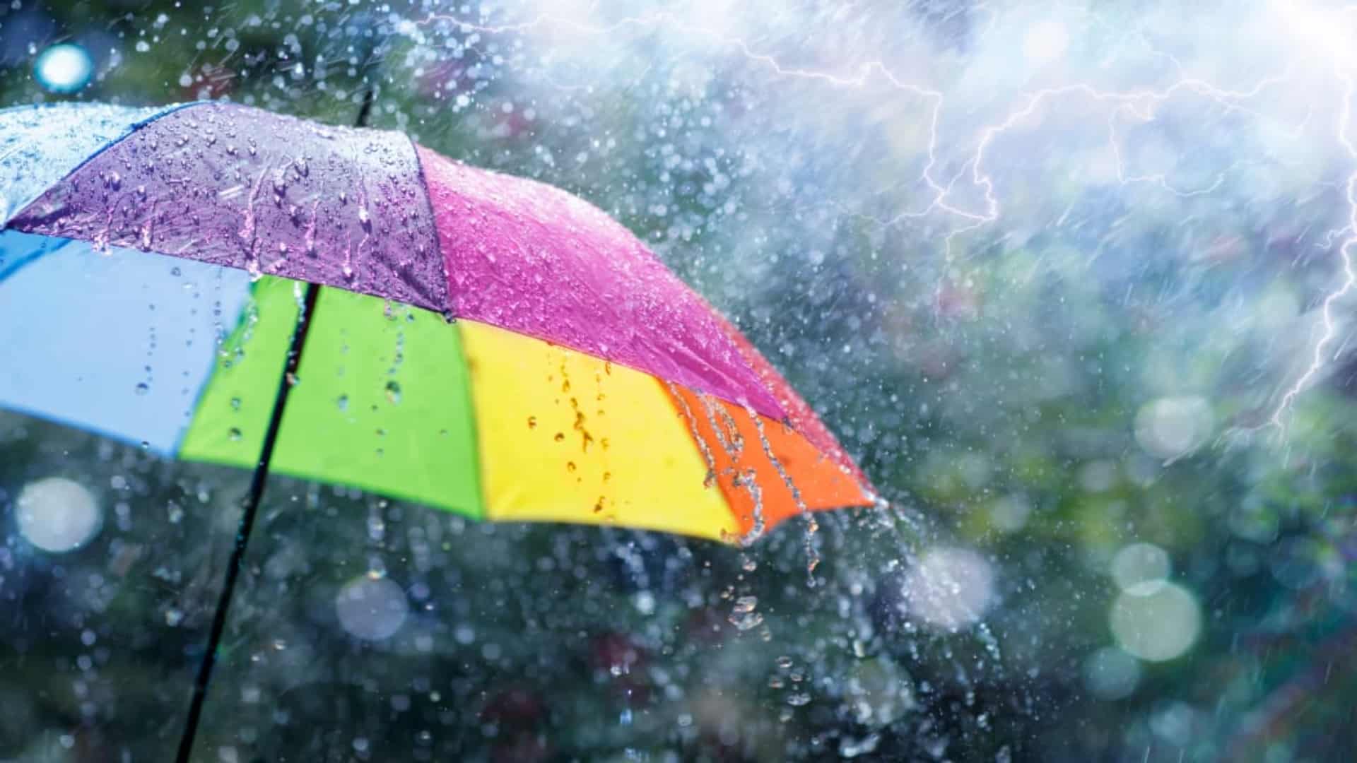 بادل برسنے کو تیار! پنجاب، کے پی اور کشمیر میں بارش کا امکان