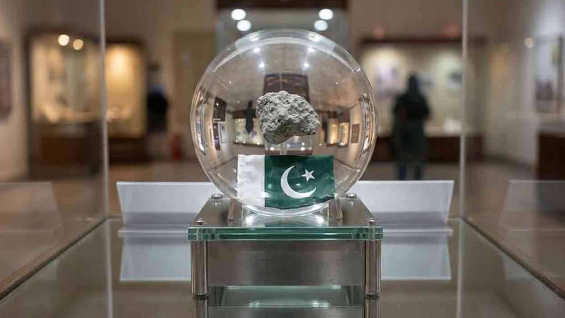 چاند کا ٹکڑا پاکستان کیسے پہنچا؟ کراچی میں نمائش جاری