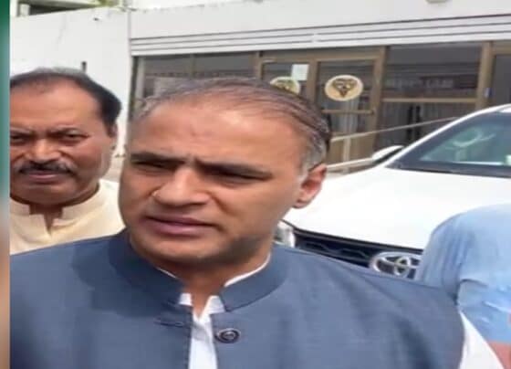 عمران خان کی صحت پر پی ٹی آئی سیاست کرنا چاہتی ہے، ہم ایسا نہیں کرینگے ، سینیٹر عابد شیر علی
