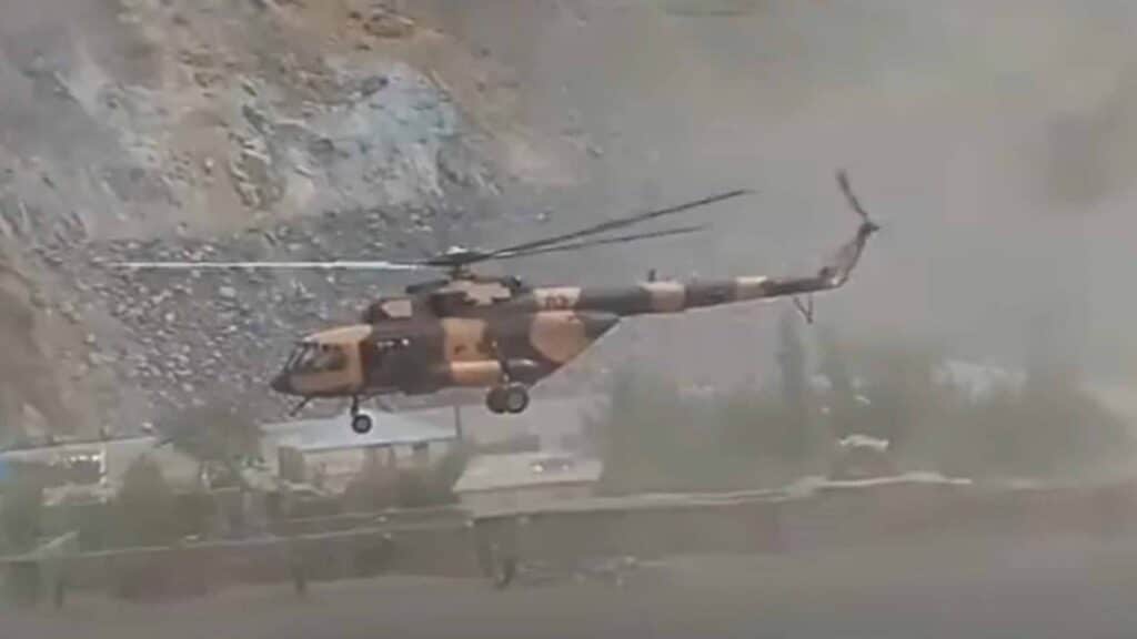 افغانستان: بدخشان میں طالبان اور افغان یونائیٹڈ فرنٹ کے درمیان جھڑپیں، ہلاک اور زخمی ہونے والے طالبان کی ہیلی کاپٹر سے منتقلی کی ویڈیو سامنے آگئی