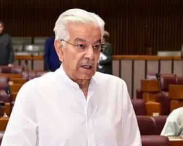 حَلفاً کہتا ہوں کہ عمران خان کو صحت کا کوئی مسئلہ نہیں ، خواجہ آصف