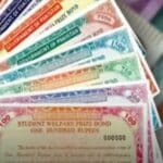 100 روپے کا پرائز بانڈ رکھنے والوں کیلئے خوشخبری، لاکھوں روپے کے انعامات کا اعلان