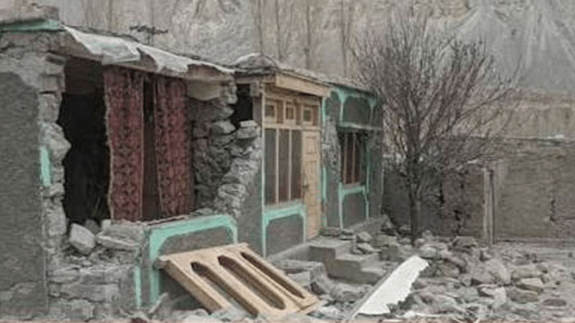 گلگت بلتستان میں 5.4 شدت کا زلزلہ ، لینڈ سلائیڈنگ سے راستے بند