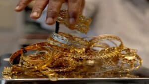 سونے کی قیمتیں کہاں پہنچ گئیں؟ عالمی و مقامی مارکیٹ سے خبر آگئی