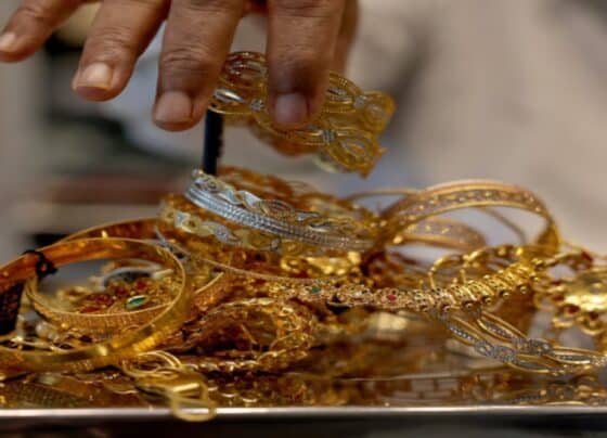 سونے کی قیمتیں کہاں پہنچ گئیں؟ عالمی و مقامی مارکیٹ سے خبر آگئی