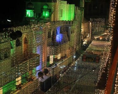 ملک بھر میں جشنِ عید میلادالنبی ﷺ کی تیاریاں عروج پر ، گلیاں، بازار اور مساجد جگمگا اٹھیں
