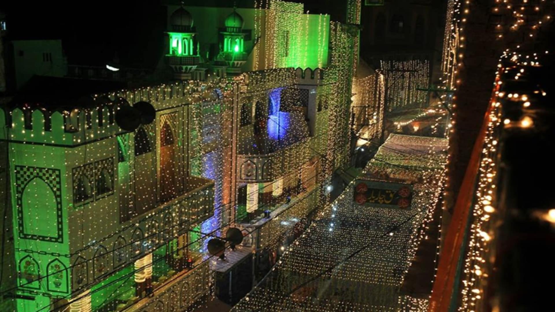 ملک بھر میں جشنِ عید میلادالنبی ﷺ کی تیاریاں عروج پر ، گلیاں، بازار و مساجد جگمگا اٹھیں