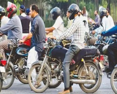 موٹرسائیکل سواروں کے لیے بڑا فیصلہ ، نئی شرط لازمی قرار
