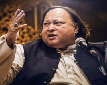 نصرت فتح علی خان کی آواز کا جادو آج بھی برقرار ، مداحوں سے بچھڑے 29 برس بیت گئے