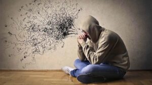 خود سے باتیں کرنے والے زیادہ ذہین ہوتے ہیں؟ تحقیق میں اہم انکشاف