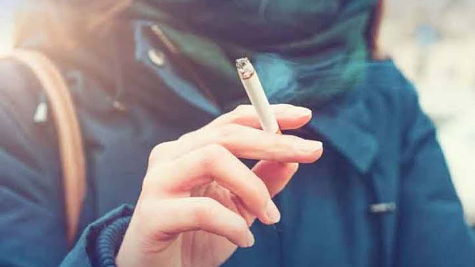سگریٹ نوشی کے رجحان میں تبدیلی، پاکستانی مرد پیچھے اور خواتین آگے