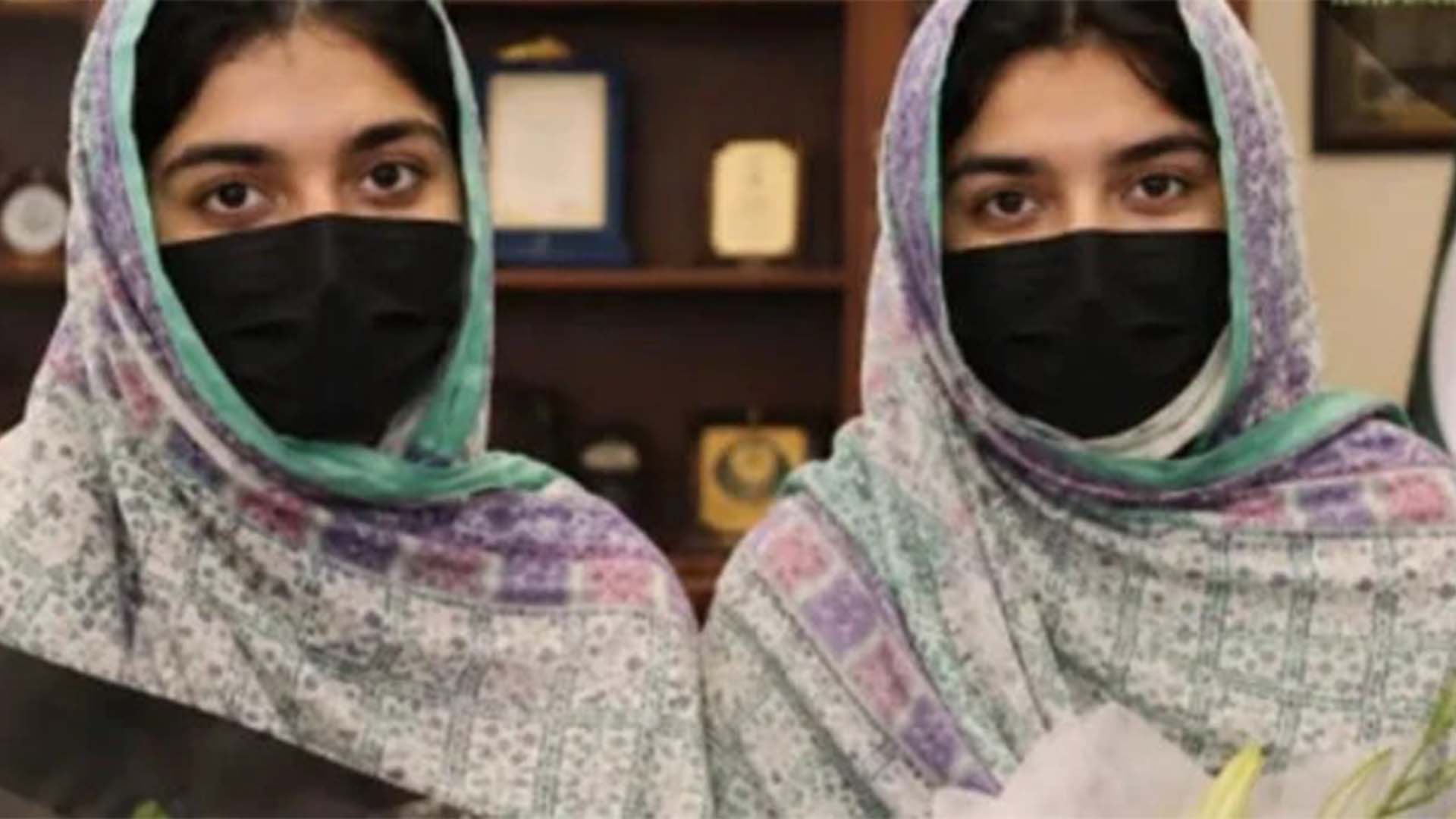 جڑواں بہنوں نے لاہور بورڈ میں دھوم مچا دی، نمبر بھی ایک اور کامیابی بھی شاندار