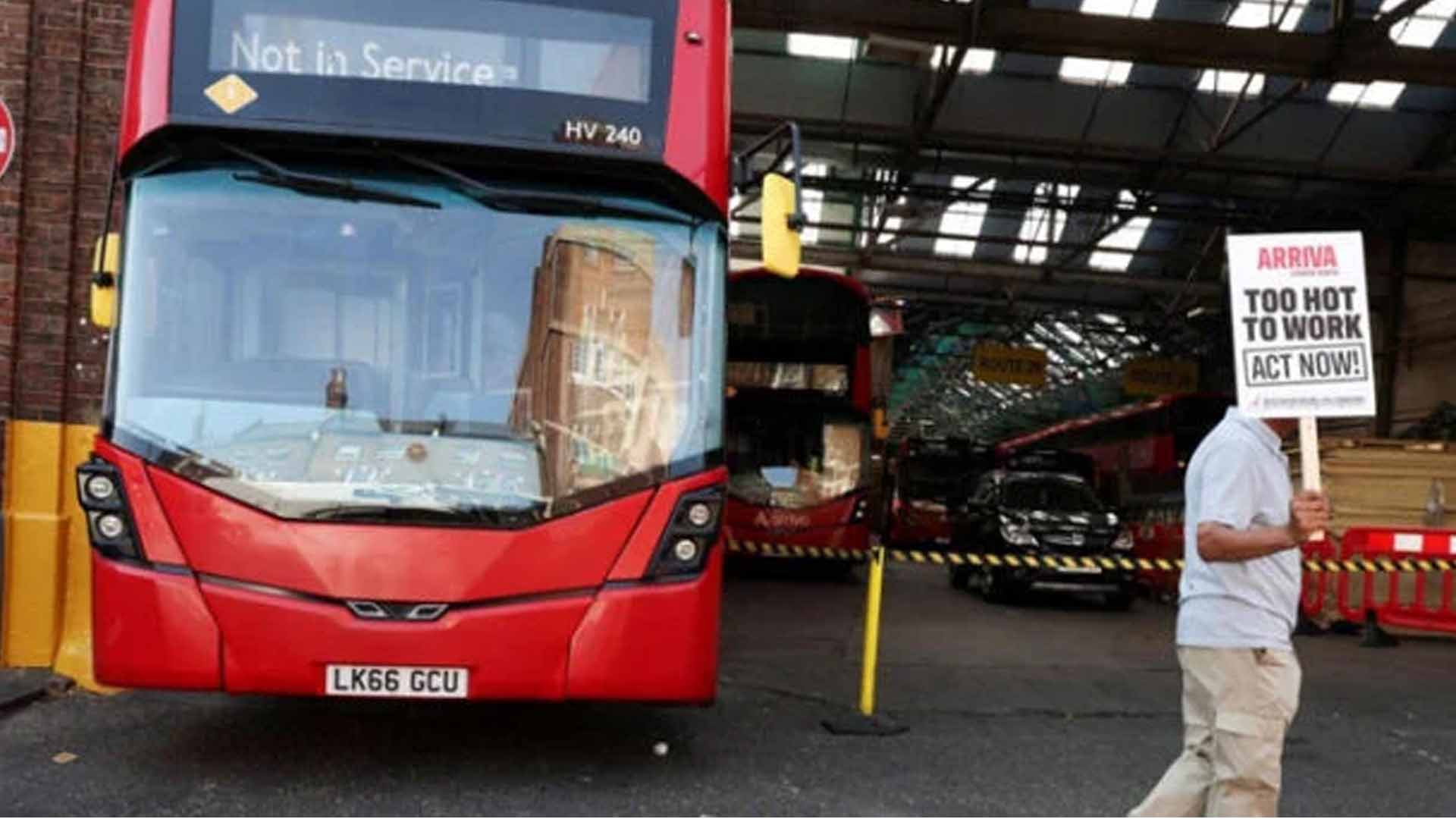 لندن کے 1500 بس ڈرائیور سڑکوں پر آگئے، 4 روزہ ہڑتال کا اعلان