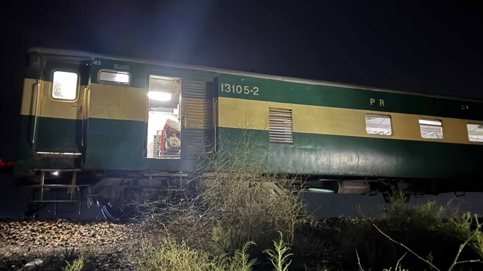 پاکپتن: بلھے شاہ ایکسپریس کی بوگی پٹڑی سے اتر گئی، تمام مسافر محفوظ