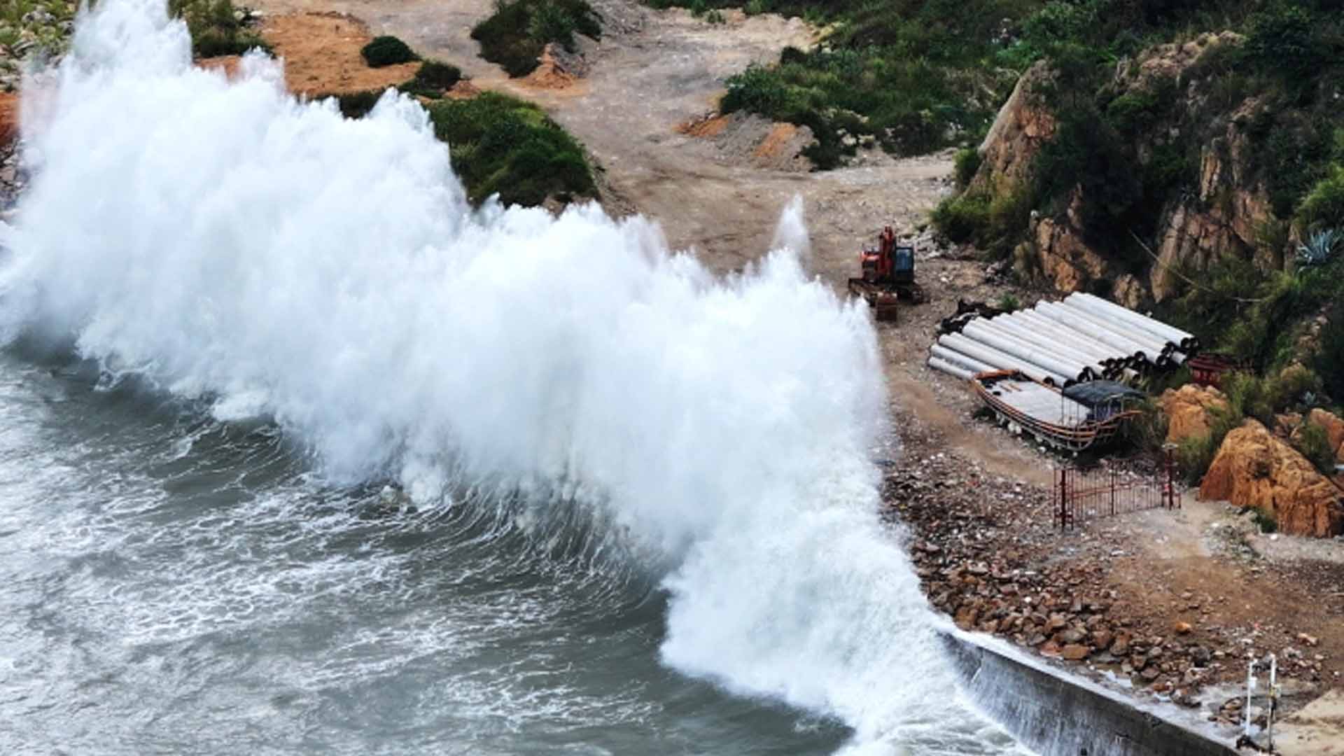 سمندری طوفان ڈولفن کا قہر، جاپان اور چین میں تباہی،ہزاروعمارتیں بجلی سے محروم ،پروازیں منسوخ