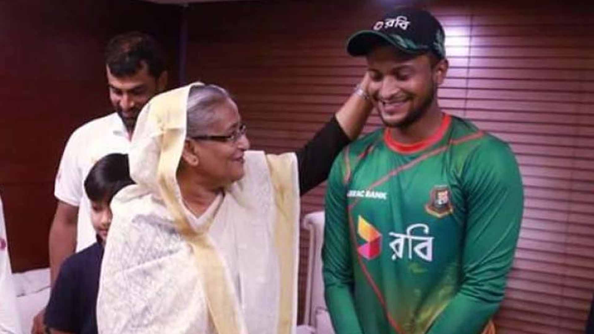 سابق وزیر اعظم سے رابطہ،معروف کرکٹر بڑی مشکل میں پھنس گئے