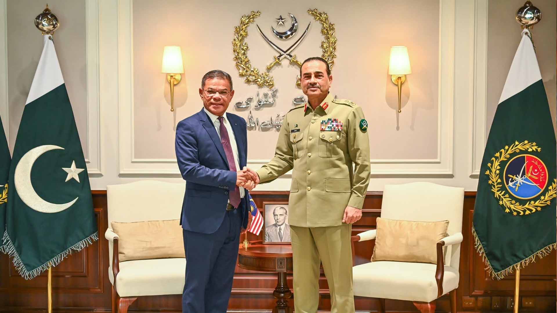 فیلڈ مارشل سید عاصم منیر سے ملائیشیا کے وزیر داخلہ کی ملاقات، باہمی دلچسپی کے امور پر تبادلہ خیال