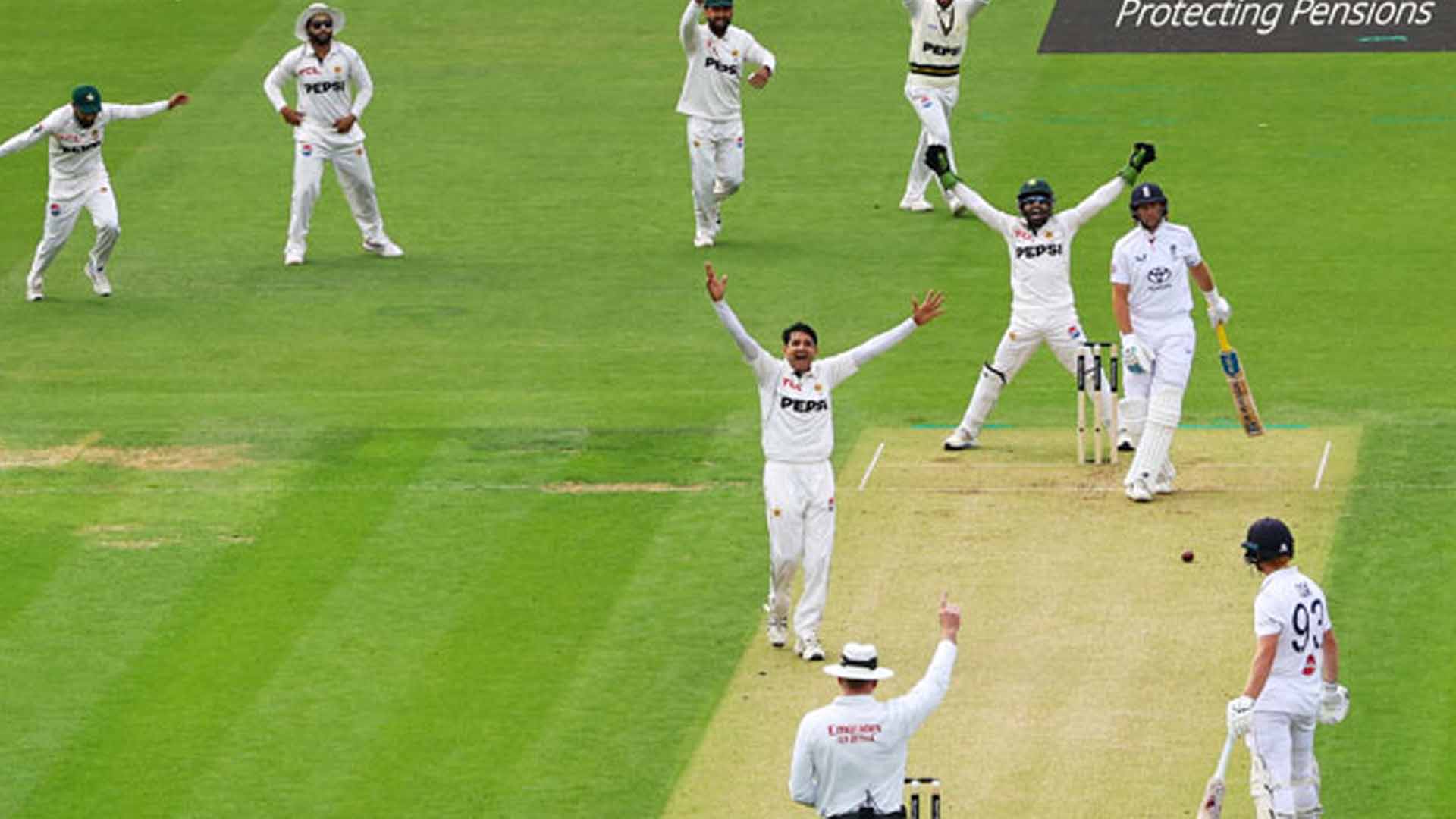 لارڈ ٹیسٹ کا پہلا روز ، محمد عباس کی شاندار بولنگ ، انگلینڈ 9 وکٹ پر 248 رنز تک محدود