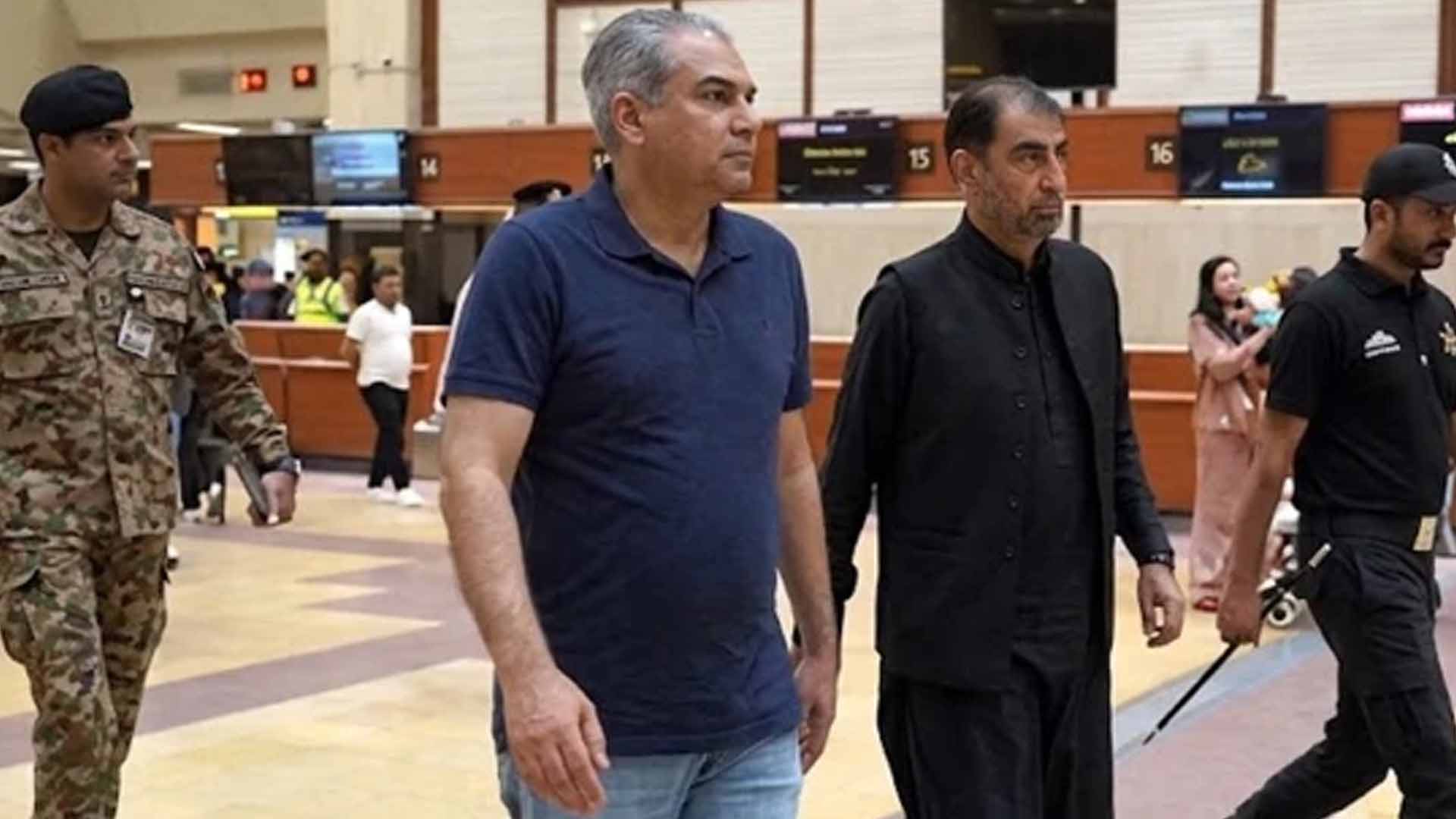 کراچی میں وزیر داخلہ کا اچانک دورہ،ایئرپورٹ امیگریشن اور پاسپورٹ آفس کا جائزہ