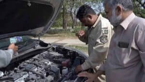 گاڑی خراب ہونے پر اب پریشان نہ ہوں، اسلام آباد ٹریفک پولیس کی ’مکینک آن ویلز سروس شروع