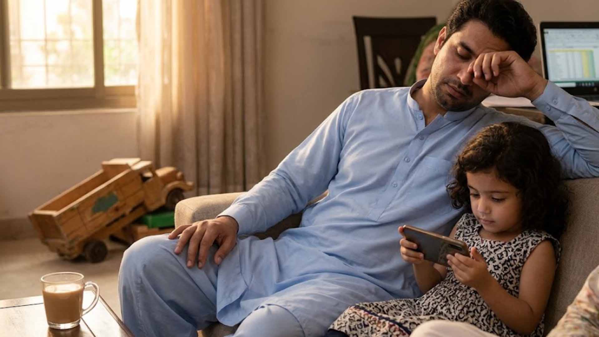 والدین بچوں کو اسمارٹ فون کیوں دیتے ہیں؟ نئی تحقیق میں اہم وجہ سامنے آگئی