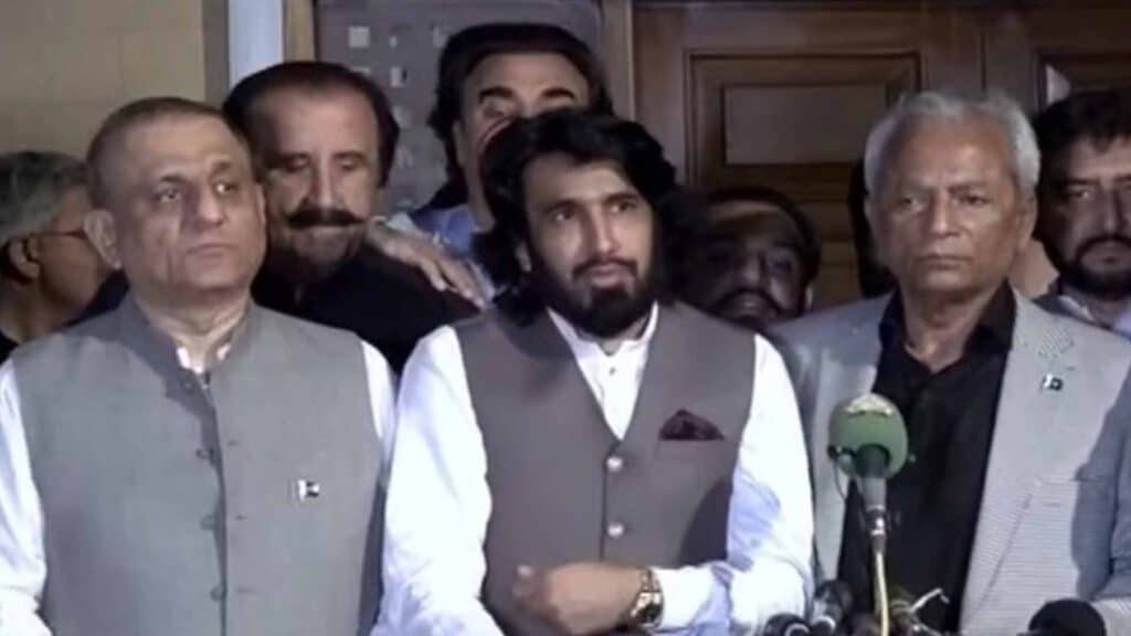 حکومت اور ٹرانسپورٹرز میں مذاکرات کامیاب، ہڑتال 40 دن کیلئے موخر