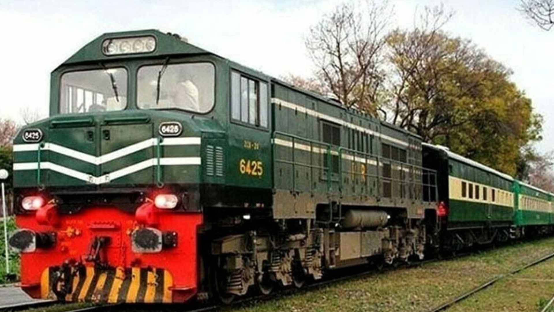 ٹرین تاخیر کیس ،عدالت کا ریلوے کو 50 ہزار روپے ہرجانہ ادا کرنے کا حکم