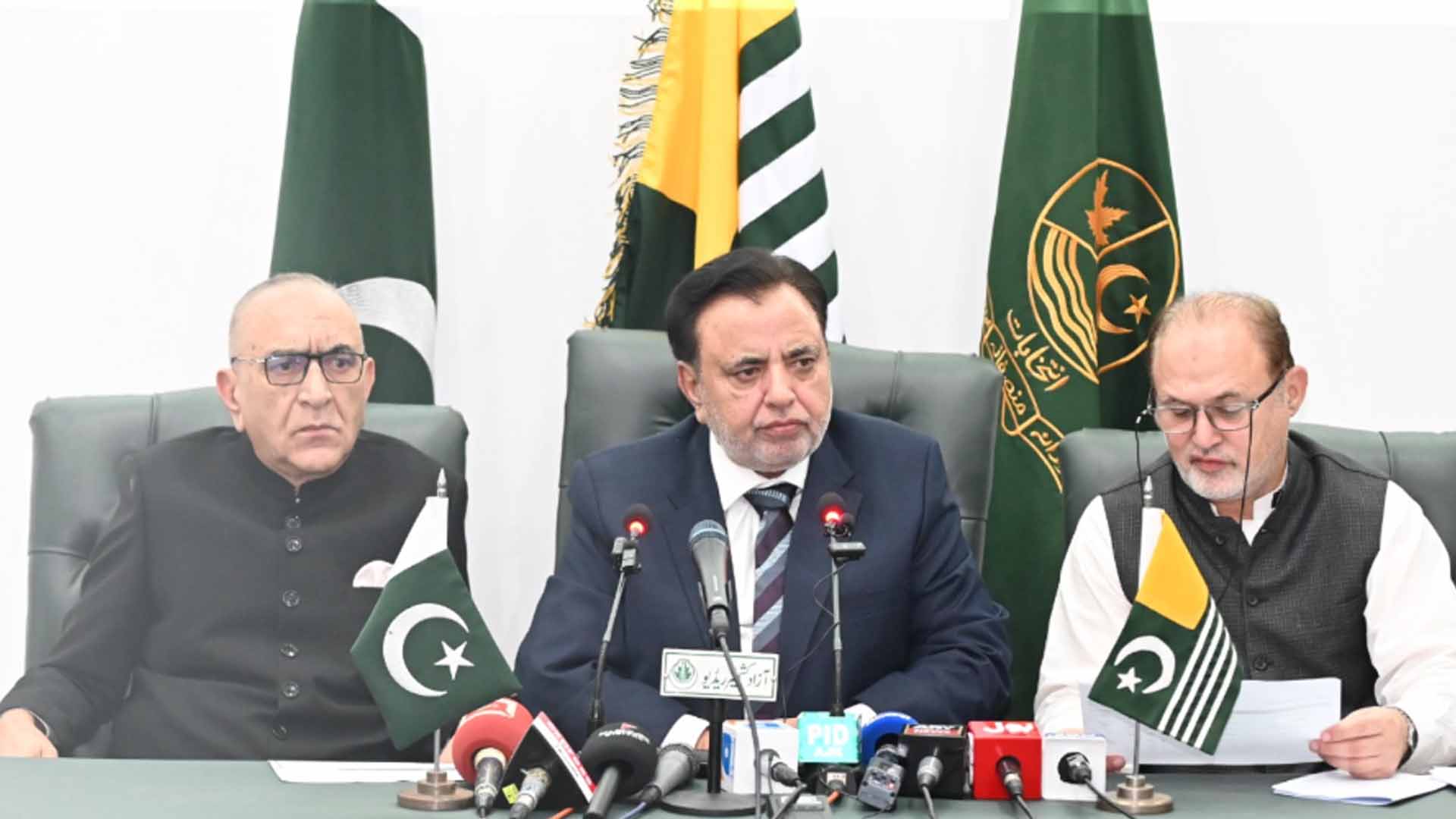 چیف الیکشن کمشنر نے مہاجرین کی 5 نشستوں کے نتائج کا اعلان کردیا ،4 پر ن لیگ 1 پر پیپلزپارٹی کامیاب