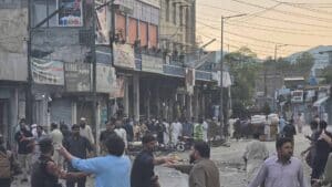 فتنہ الخوارج کے افغانی خودکش بمبار کا کبل تھانے کے مرکزی گیٹ کے سامنےپولیس کو نشانہ بناتے ہوئے خودکش دھماکہ متعدد افراد زخمی، ہلاکتوں کا خدشہ