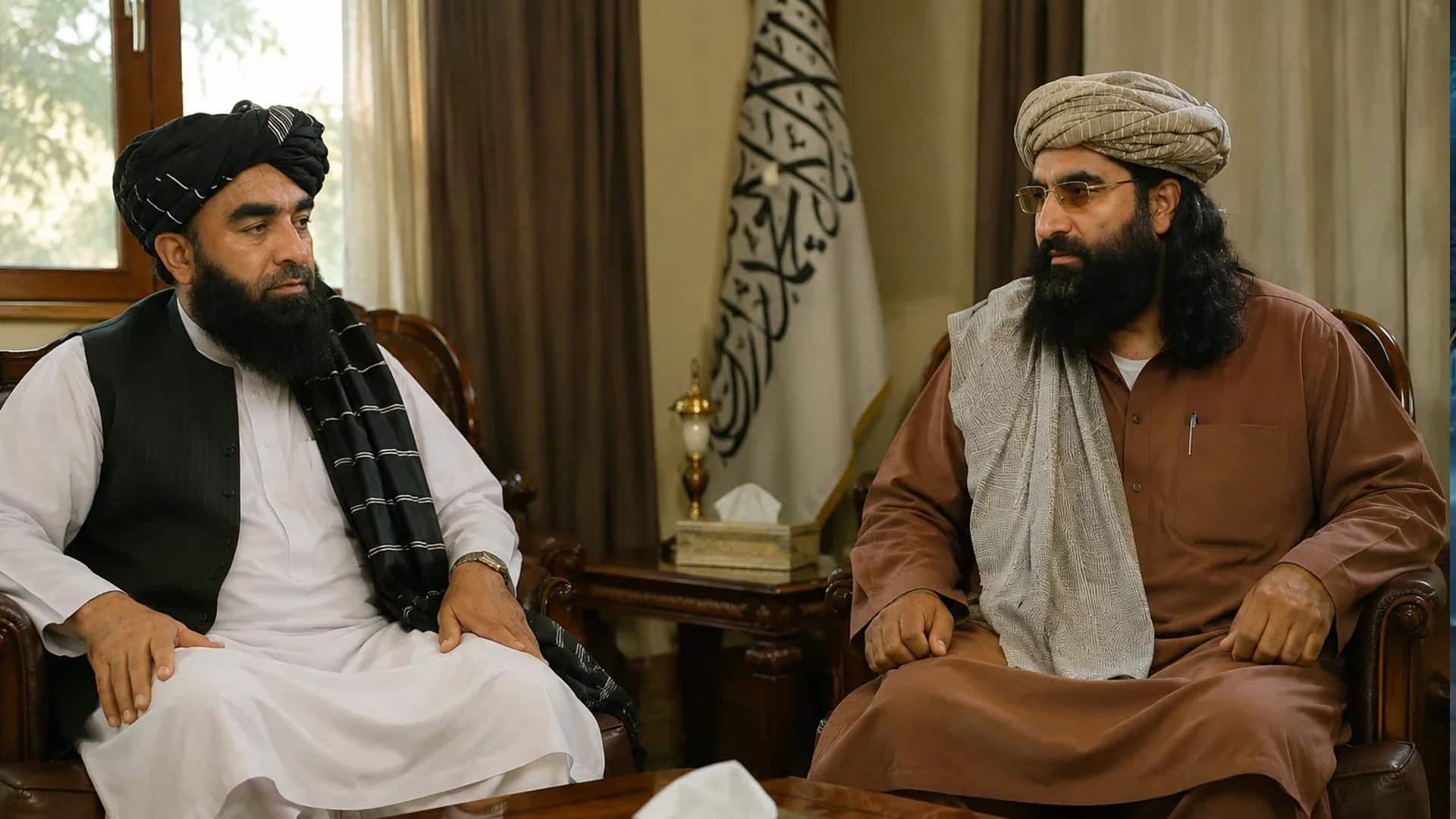 ذبیح اللہ مجاہد اور نور ولی مسعود کے درمیان طویل ملاقات، طالبان رجیم اور کالعدم ٹی ٹی پی کا گٹھ جوڑ کھل کر سامنے آگیا