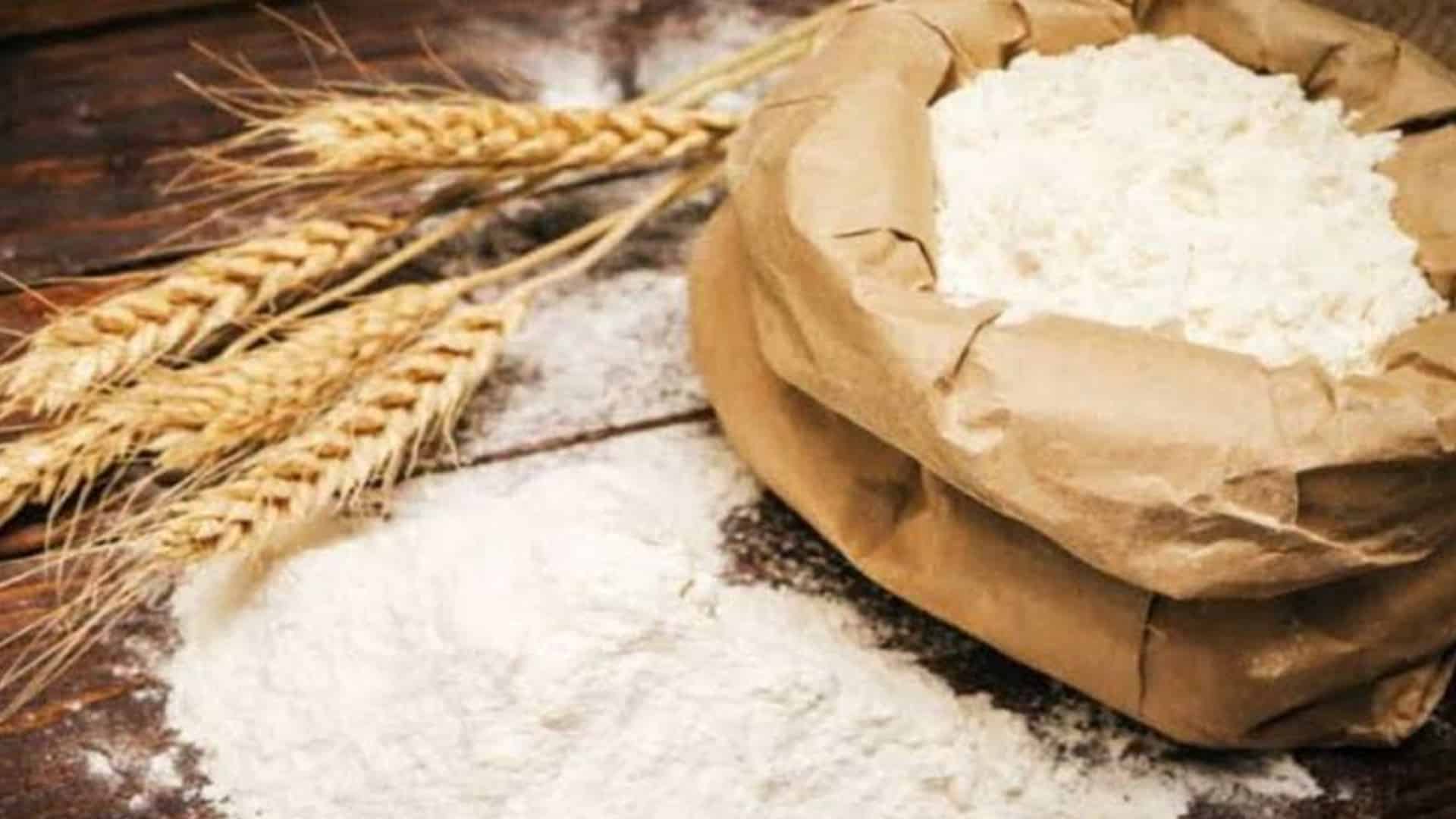 مہنگائی کا نیا وار، پیٹرول کے بعد آٹے کی قیمتیں بھی آسمان پر پہنچ گئیں