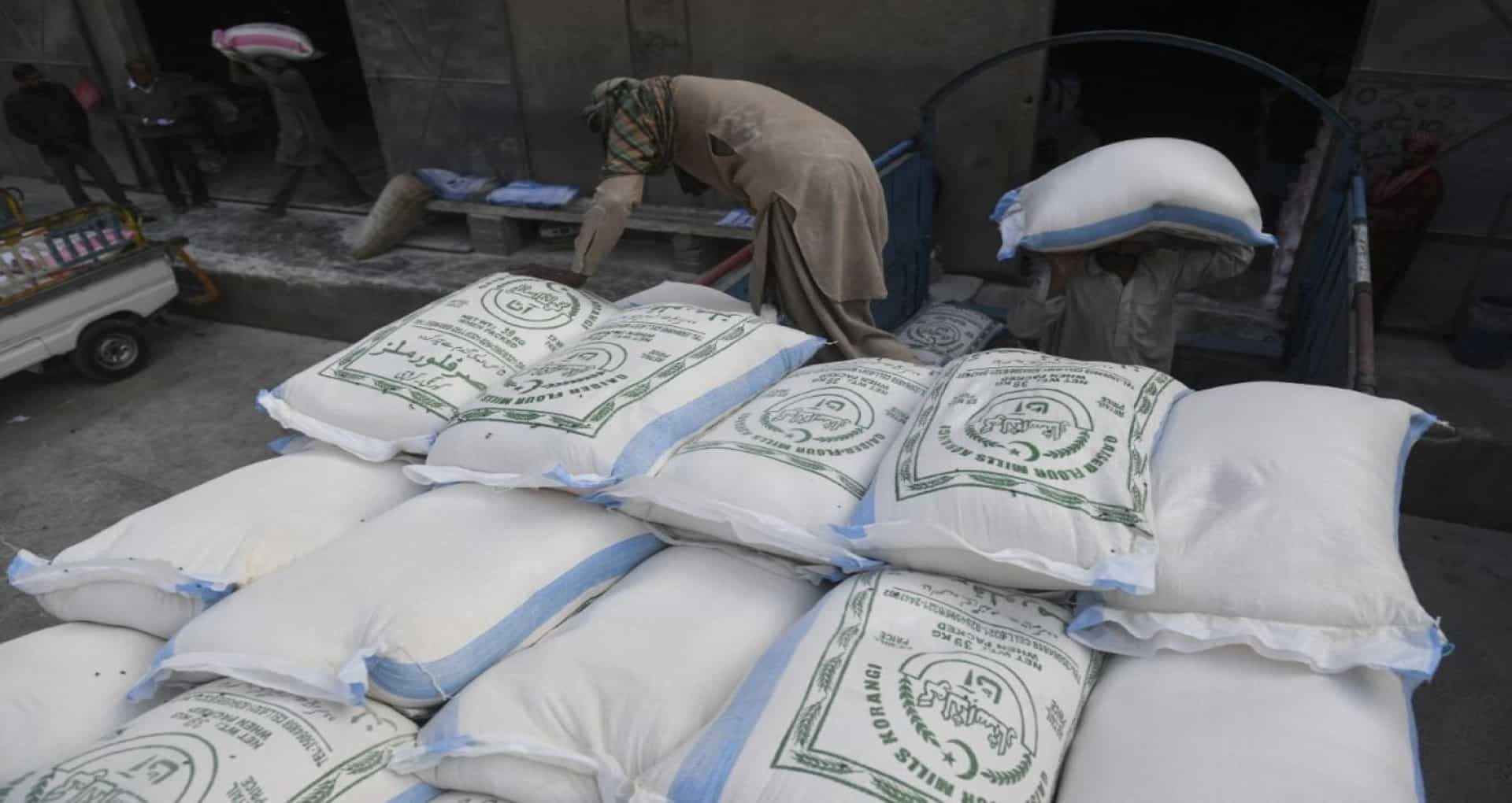 پیٹرول کے بعد آٹے کی قیمتوں کو بھی پر لگ گئے، شہری پریشان