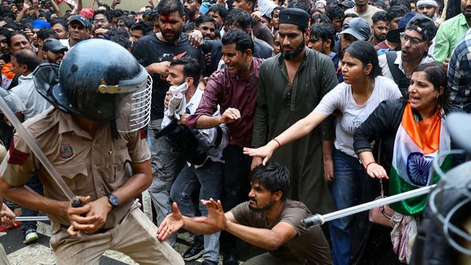 بھارتی عوام نے نظام کے خلاف بغاوت کردی؟ سڑکوں پر بڑا احتجاج شروع