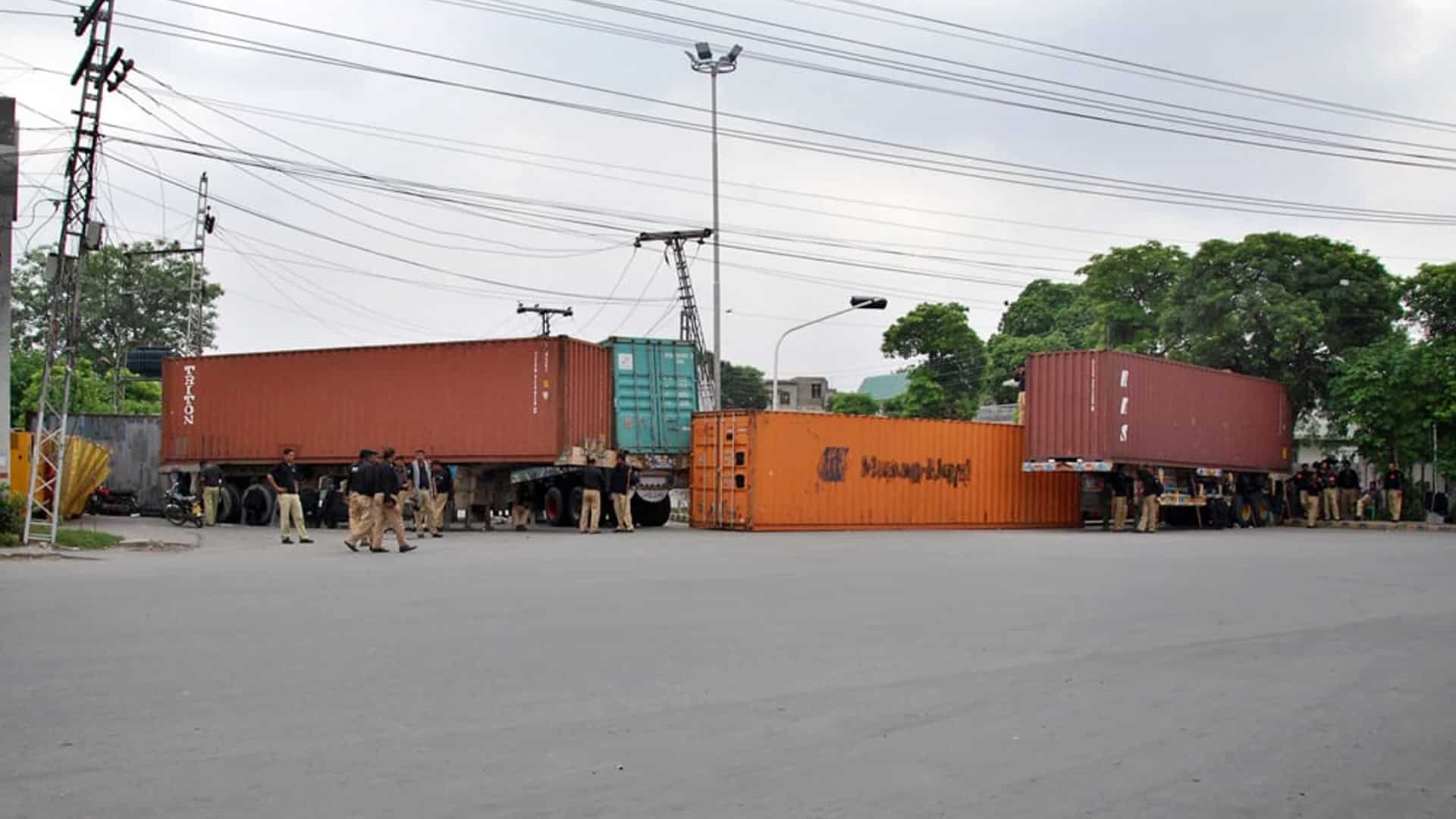 27 ستمبر پی ٹی آئی مارچ، داخلی راستوں پر کنٹینرز کی تعیناتی، جڑواں شہروں میں غذائی بحران کا خدشہ
