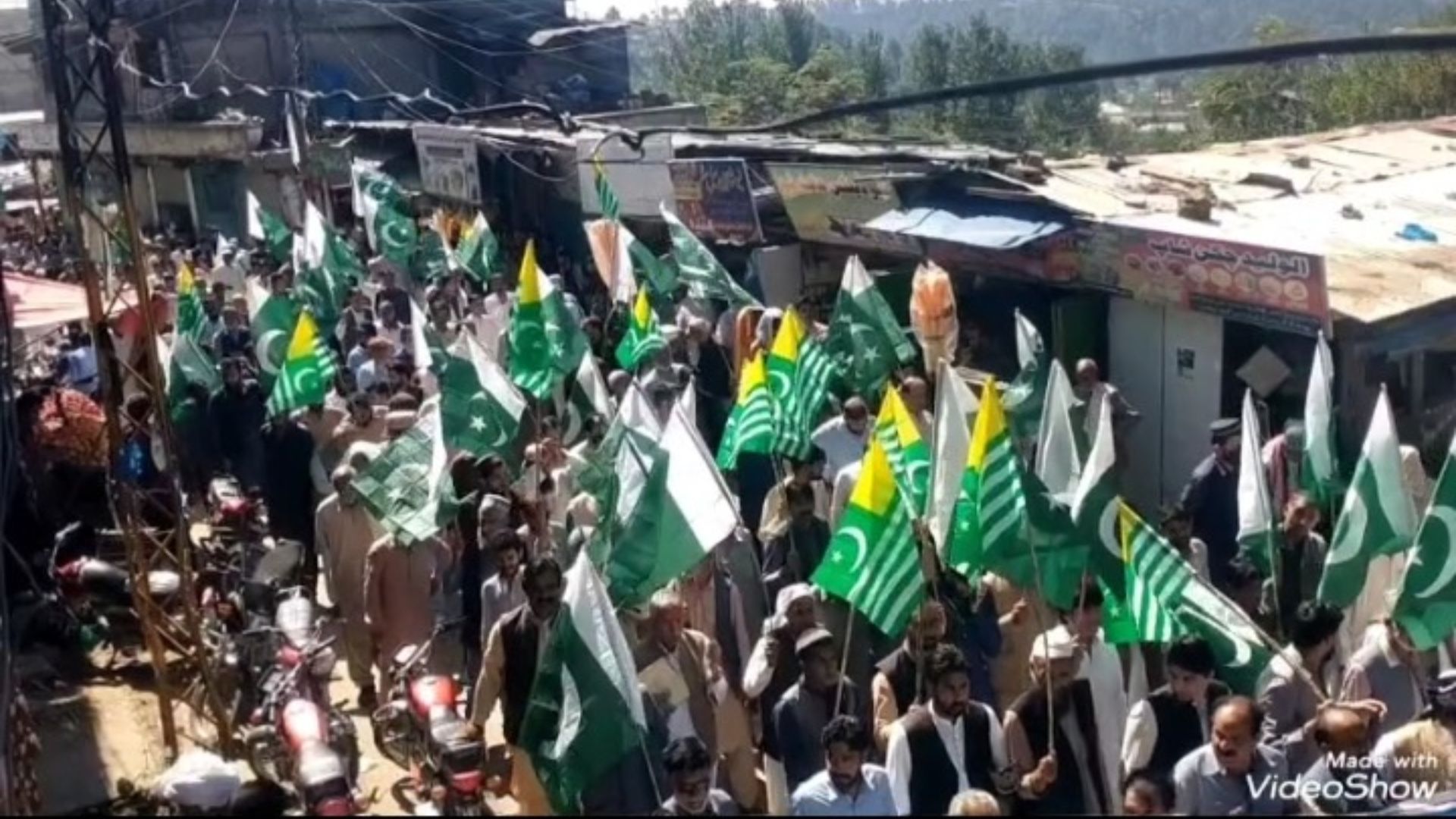 آزاد کشمیر، کالعدم انتشاری کمیٹی سے تنگ عوام سڑکوں پر نکل آئے، پلندری میں امن ریلی کا انعقاد، پاک فوج کے حق میں نعرے