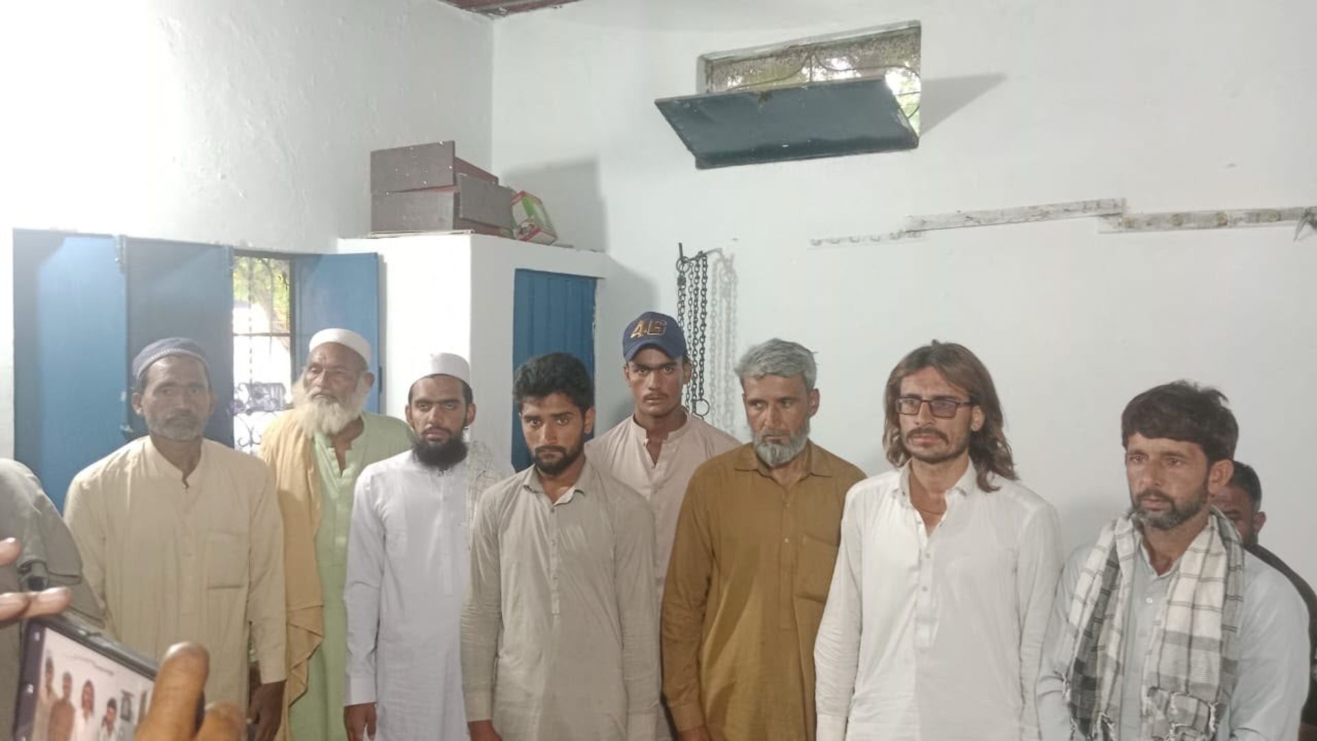موٹروے اٹک پل پر ٹک ٹاک  بنا کر کیلیں اور کنٹینر ہٹانے والے تحریک انصاف  کے آٹھ کارکن گرفتار