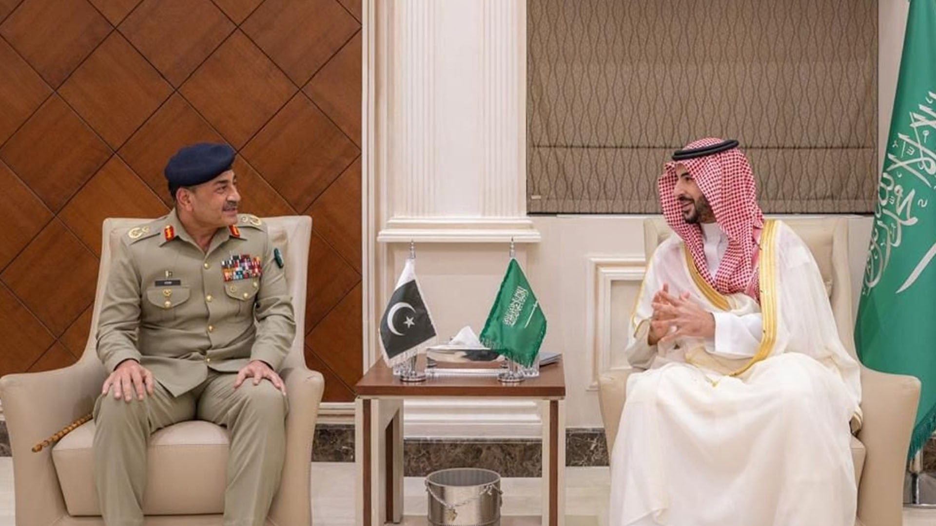 فیلڈ مارشل عاصم منیر اور سعودی وزیر دفاع کی اہم ملاقات، بڑے معاملات پر تبادلہ خیال