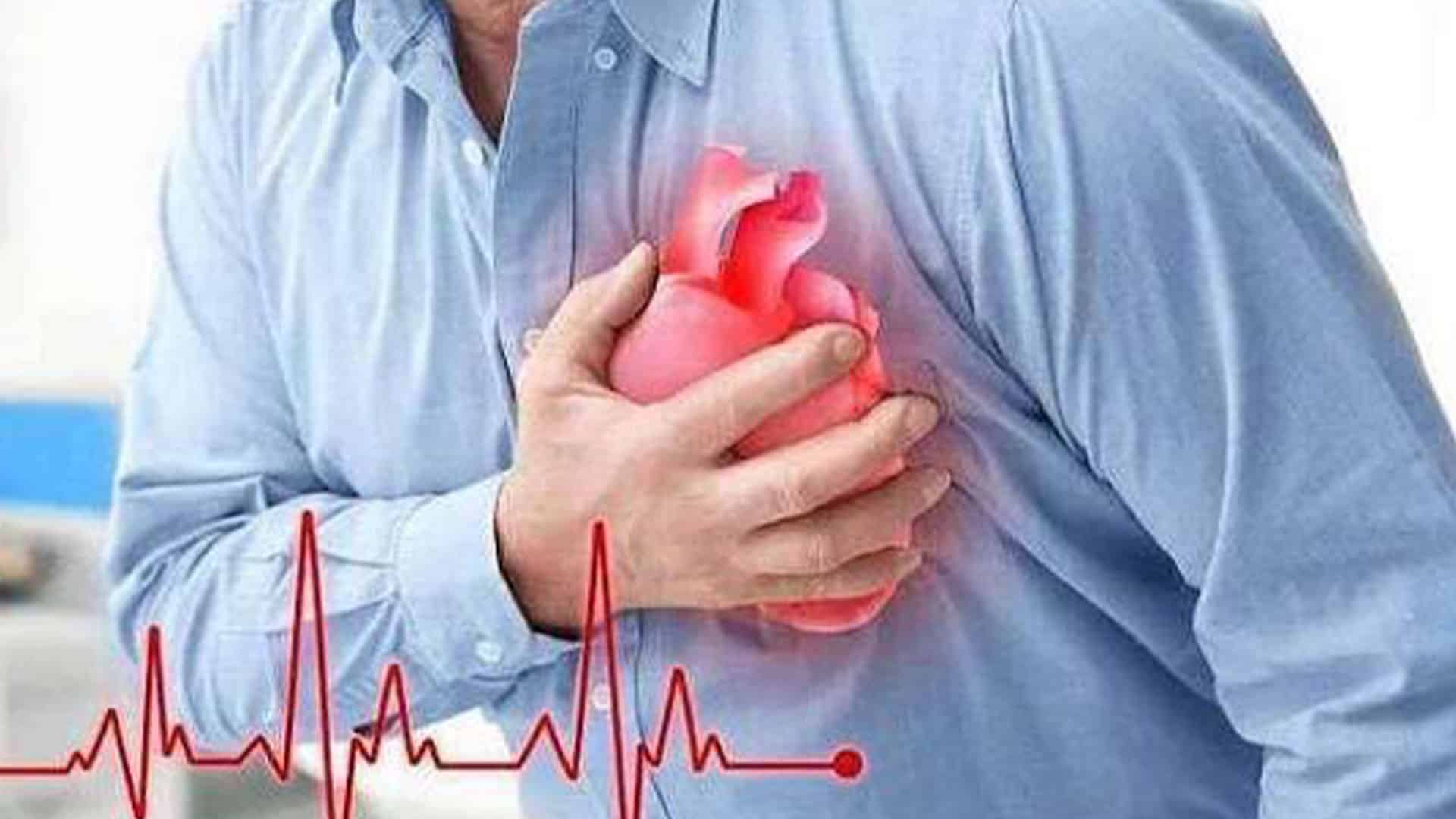 سینے کا درد ہی ہارٹ اٹیک کی علامت نہیں، 10 نشانیاں جان لیں