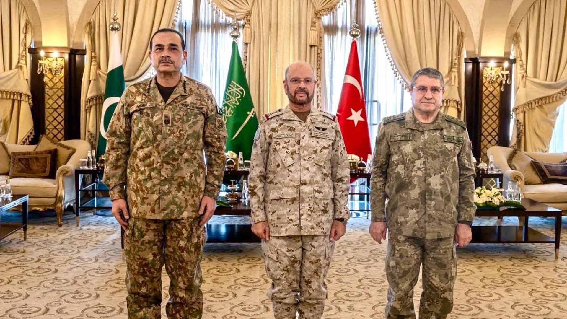 مکہ مشترکہ دفاعی معاہدہ، پاکستان، سعودی عرب اور ترکیہ کے عسکری سربراہان کا  اجلاس،دفاعی تعاون بڑھانے پر اتفاق