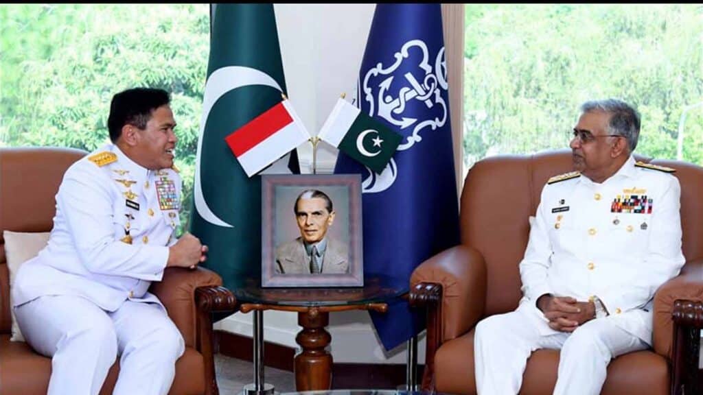نیول چیف ایڈمرل نوید اشرف سے انڈونیشین ہم منصب کی اہم ملاقات،تعاون بڑھانے پر اتفاق