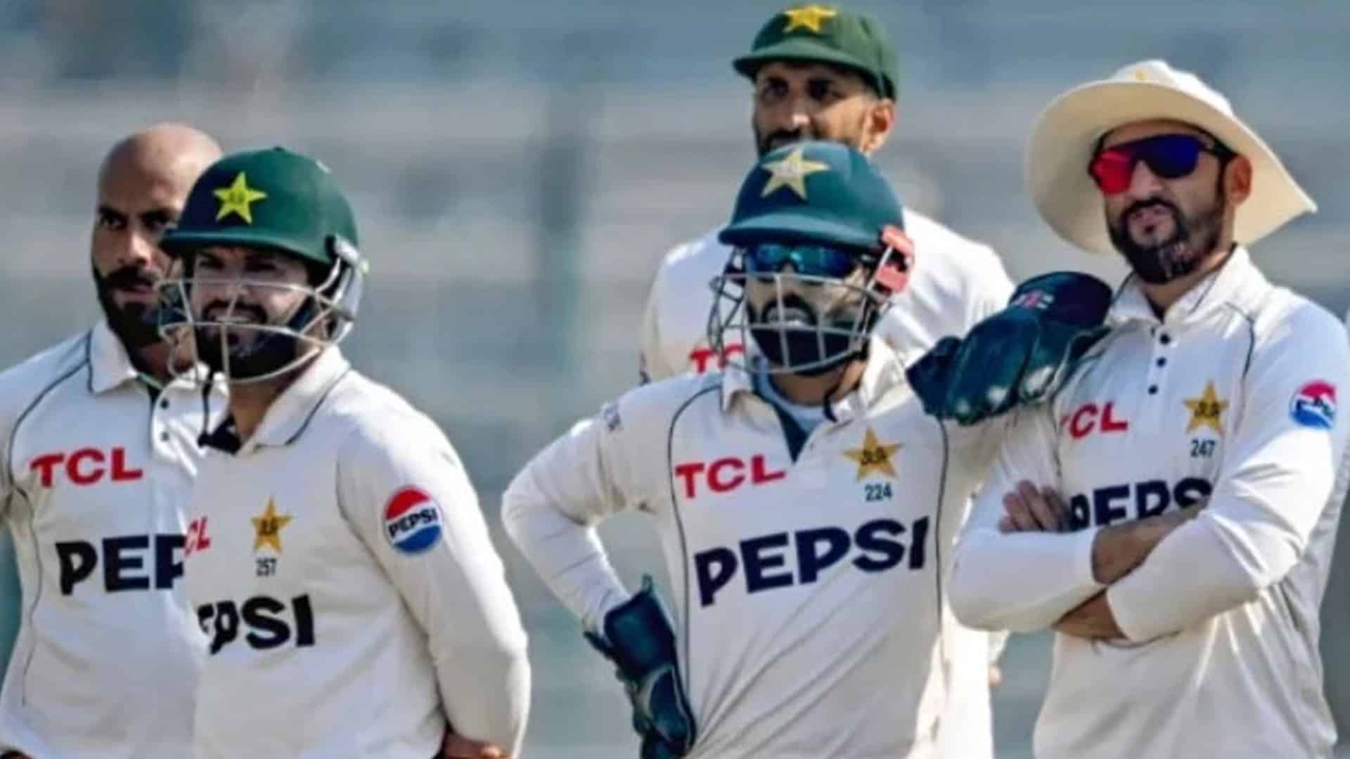 آئی سی سی ٹیسٹ ریینکنگ جاری، پاکستانی ٹیم تاریخ کی نچلی ترین سطح پر آگئی، کیا پاکستان کرکٹ کا سنہرا دور محض ماضی کا قصہ بن گیا؟