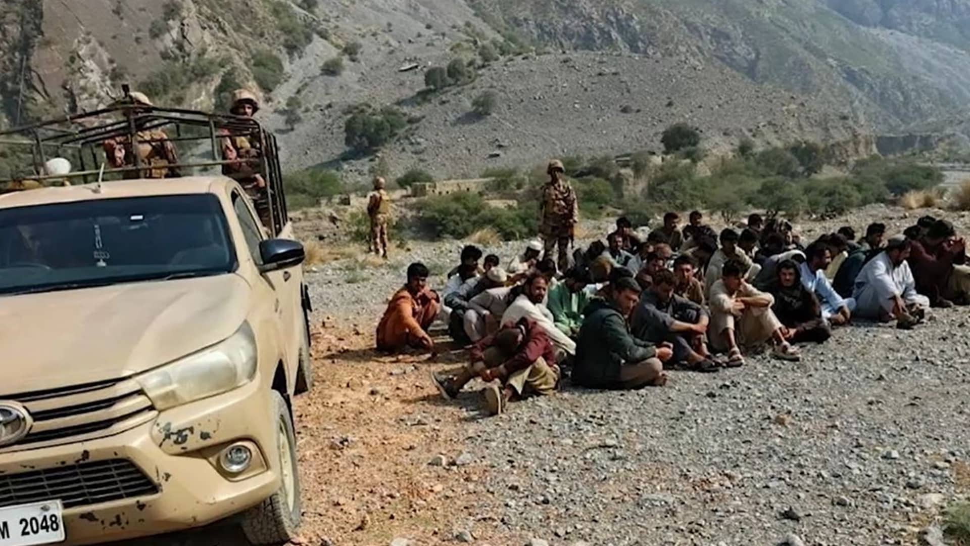 بلوچستان دانا سر بائی پاس پر سیکیورٹی فورسز کا بڑا کریک ڈاؤن، انسانی اسمگلنگ کی کوشش ناکام، 103 غیر قانونی افغان باشندے گرفتار