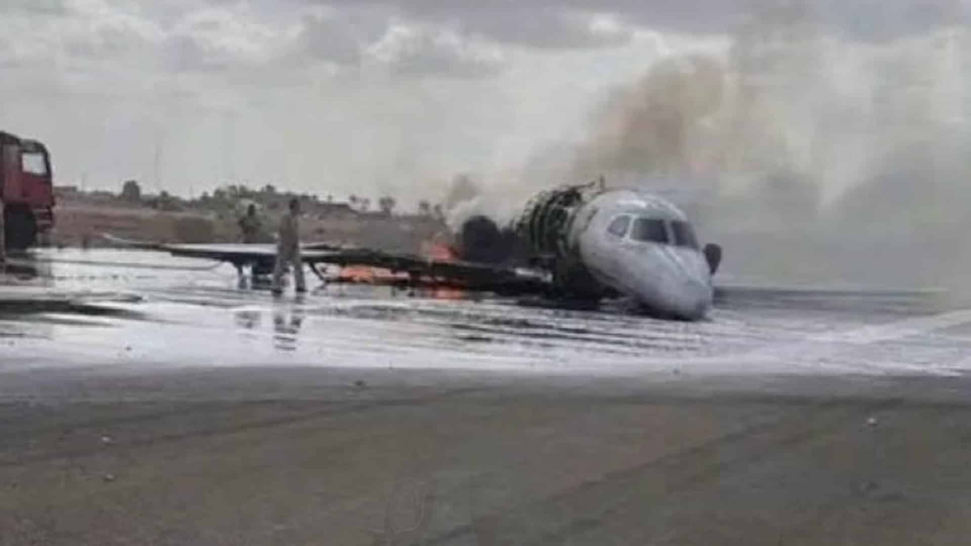 لیبیا کے مصراتہ ایئرپورٹ پر اہم شخصیت کا طیارہ گر کر تباہ، فضائی حدود بند