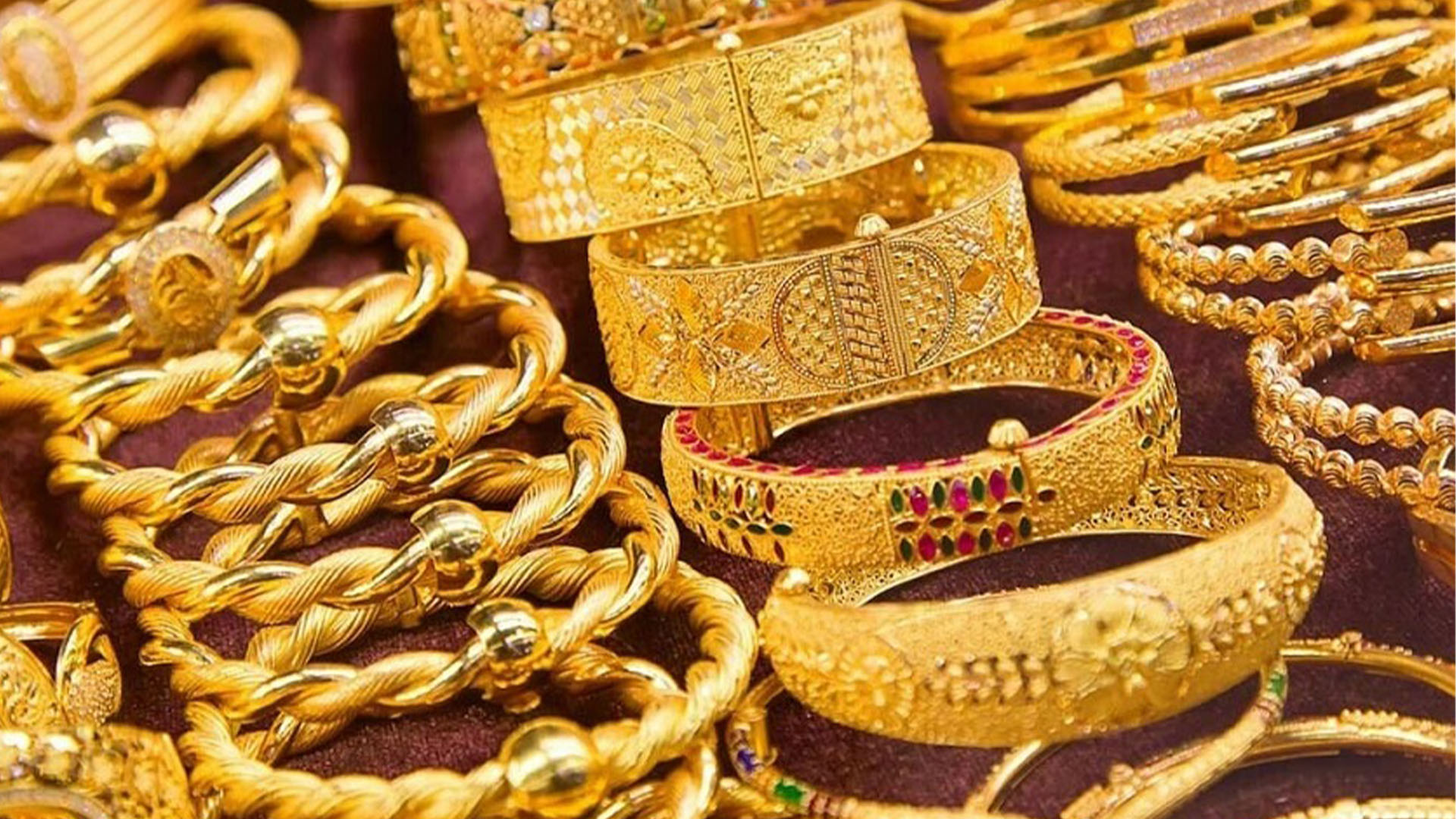 سونے کی قیمتیں اچانک گر گئیں، فی تولہ بڑی کمی
