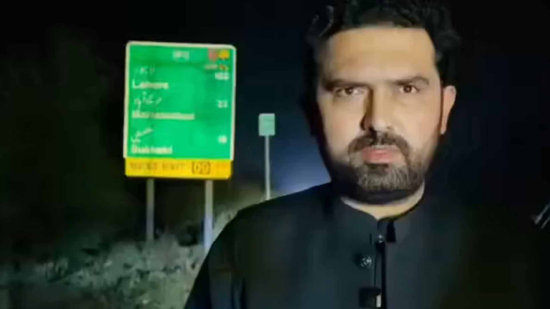 عوام سڑکوں پر نہ نکلے تو سہیل آفریدی اشتعال انگیز دھمکیوں پر اتر آئے،رات کے اندھیرے میں اکیلے ویڈیو ریکارڈ کروا کر مظلومیت کارڈ کھیلنے لگے