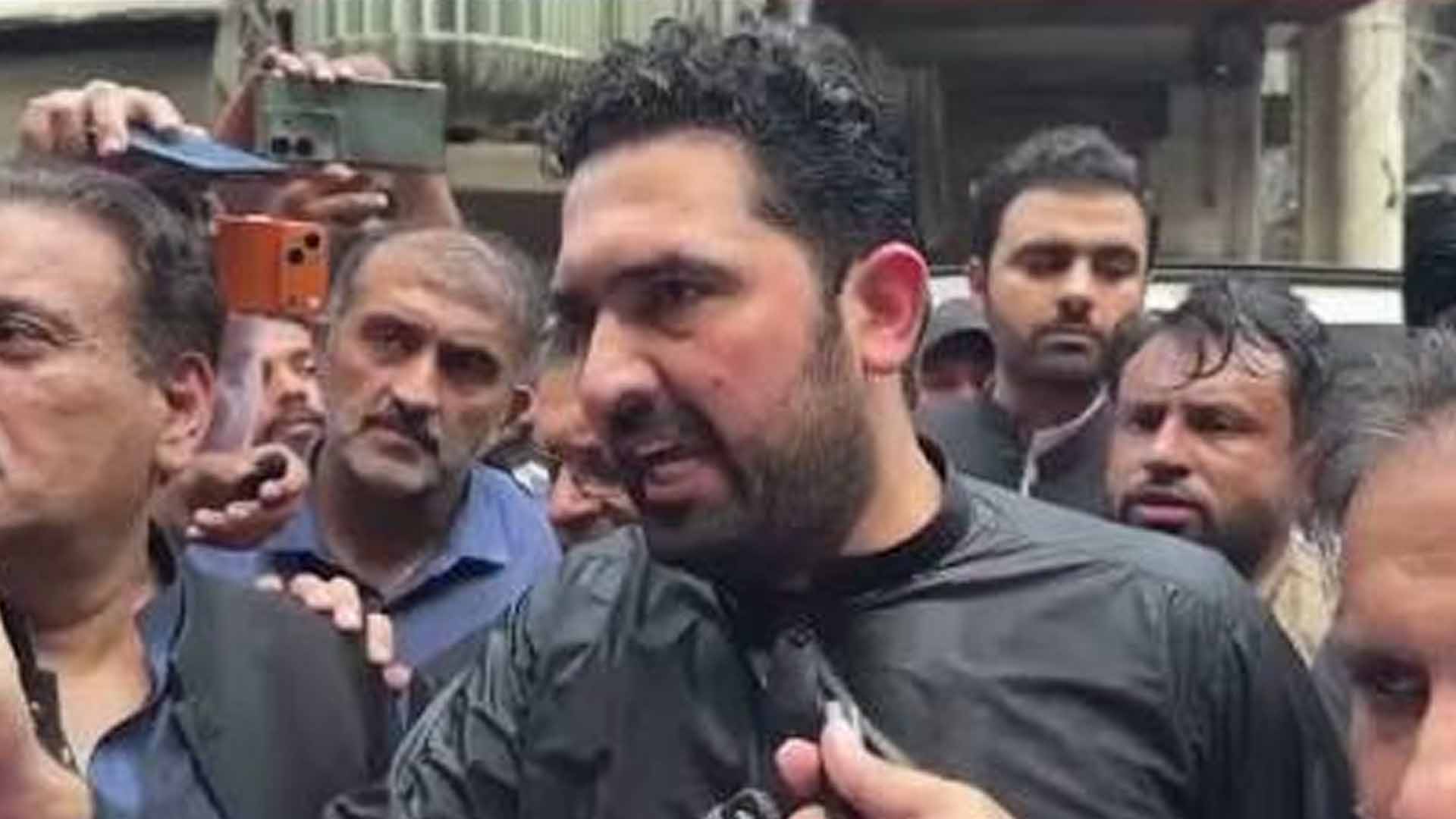 سہیل آفریدی دورہ پنجاب،پولیس اہلکاروں،عوام سے بدتمیزی،ڈرامے بازیاں،سوشل میڈیا پرعوام نے دھوڈالا